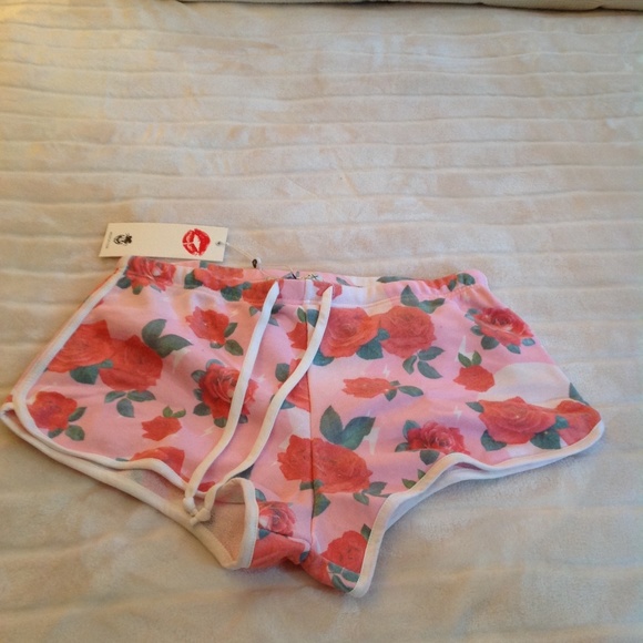 1 LEFT! NWT - Wild Fox - Pool Party Roses Shorts - Picture 2 of 3